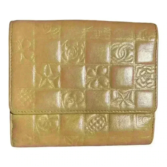 Chanel Lucky Charm Wallet - Picture 2 of 8